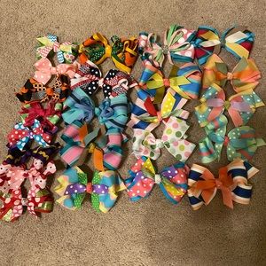 Custom hair bows selling as a lot